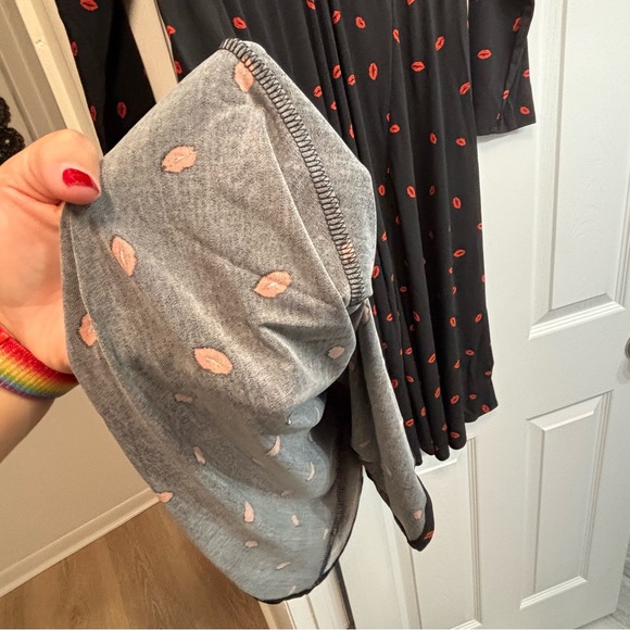 TORRID - Black Knit A-Line Dress with Red Kiss Print, Size 00 NWT, US Size 10 - Picture 9 of 16